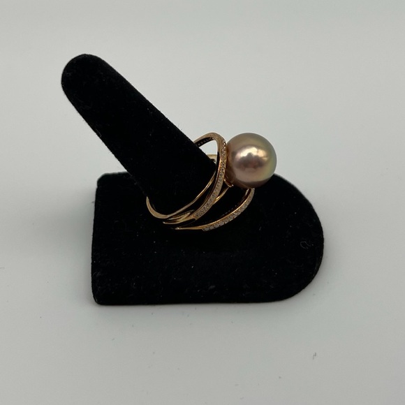 Elegant Gold Freshwater Edison Pearl Ring - Picture 10 of 13